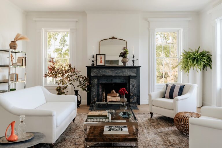 How to Create a Cozy Atmosphere Using Decor Supplies